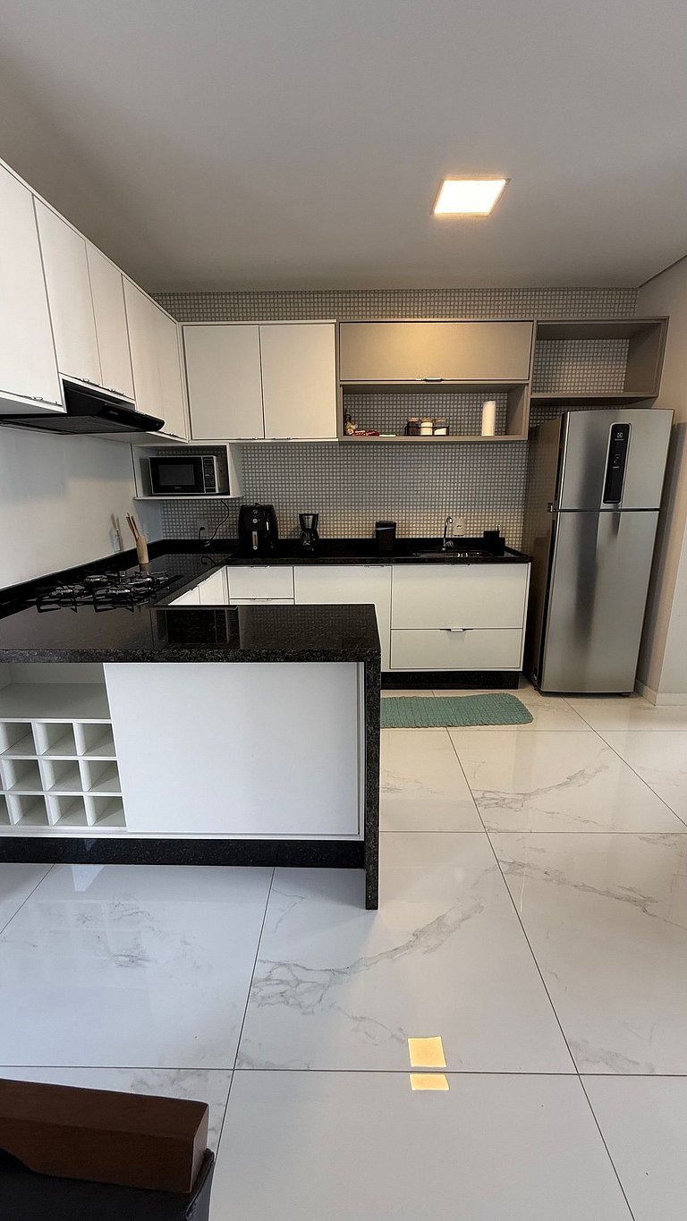 Apto Central C/ Suite Ar Cond 2 Vagas Garagem