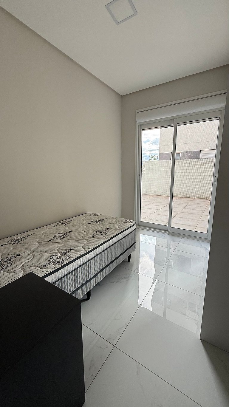 Apto Central C/ Suite Ar Cond 2 Vagas Garagem