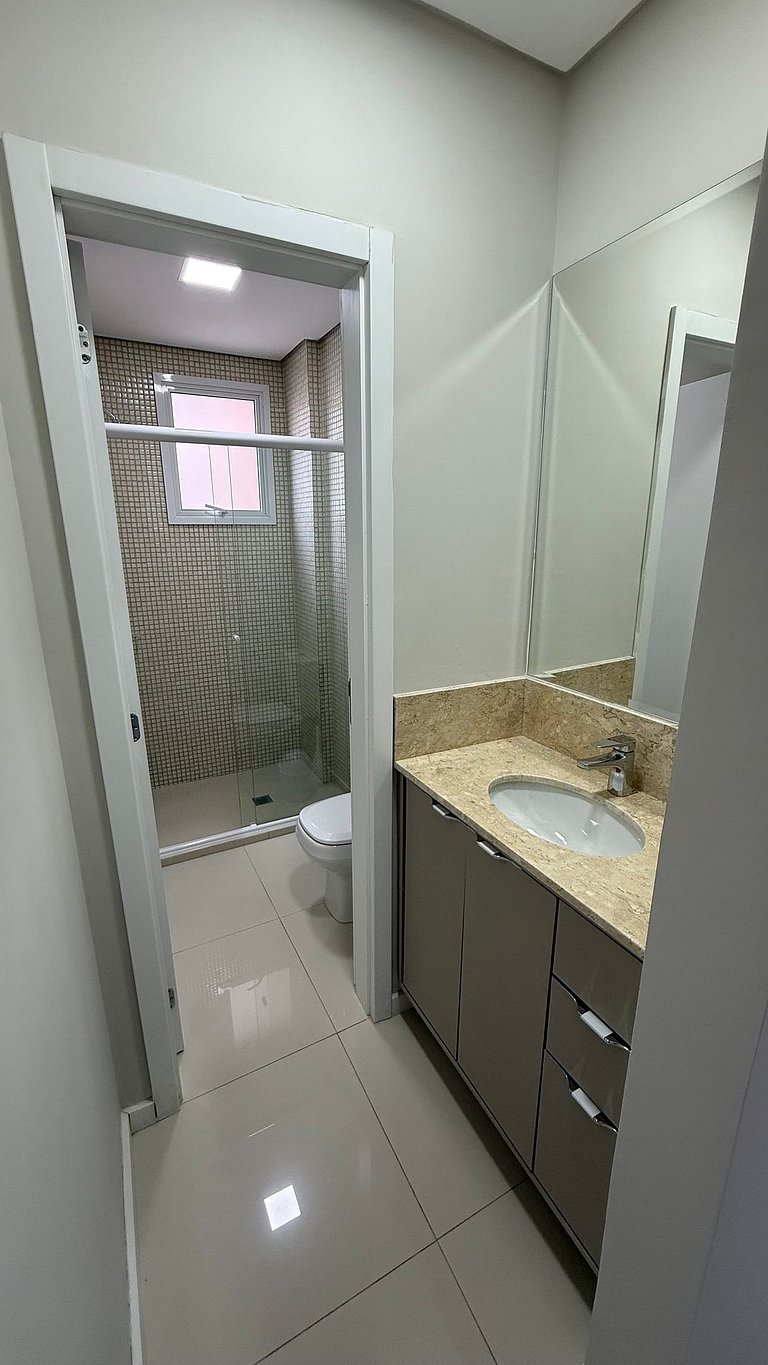 Apto Central C/ Suite Ar Cond 2 Vagas Garagem