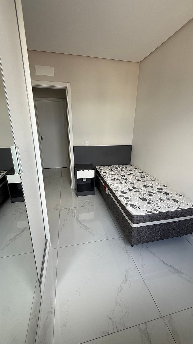 Apto Central C/ Suite Ar Cond 2 Vagas Garagem